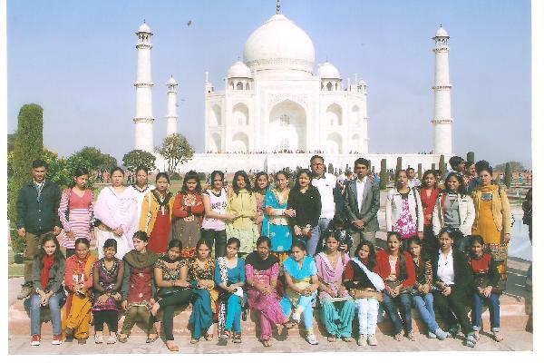 Sakshi Taj Visit